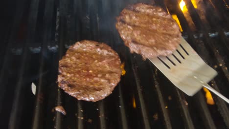 Hamburger-Werden-Auf-Dem-Grill-Zubereitet