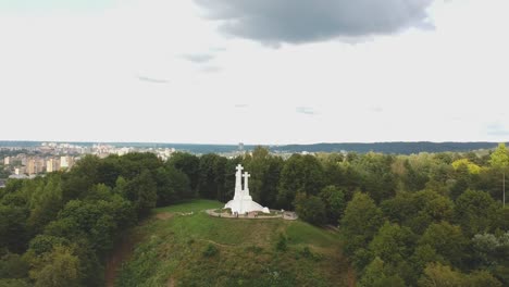 Aerial-shot-moving-away-from-Three-Crosses-monument-in-Vilnus,-Lithuania