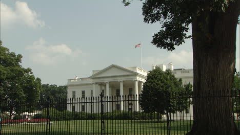 Zoom-In-To-White-House-From-Outside-Gate,-Washington-D