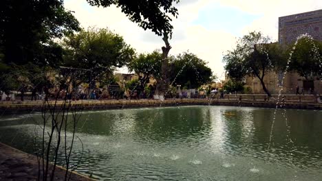 Motion-lapse-of-the-pond-at-Lyab-i-hauz