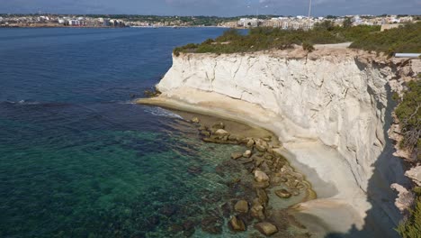 Acantilado-Blanco-En-La-Costa-Sur-De-La-Isla-De-Malta-En-El-Mar-Mediterráneo