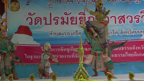 Colorful-traditional-Thai-dance-with-armor-and-weapons,-Slow-motion