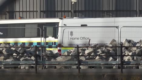 Homeoffice-Einwanderungskontrolle-In-Den-Docks-Von-Dover,-Großbritannien