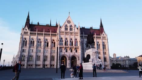 Front-view-of-Budapest-Parliament-with-tourist-admiring-the-view