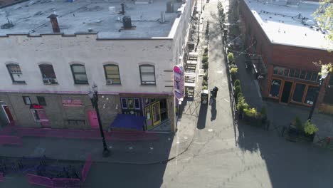 Historic-aerial-footage-of-Voodoo-Doughnut-in-downtown-Portland,-Oregon-empty-due-to-COVID-19