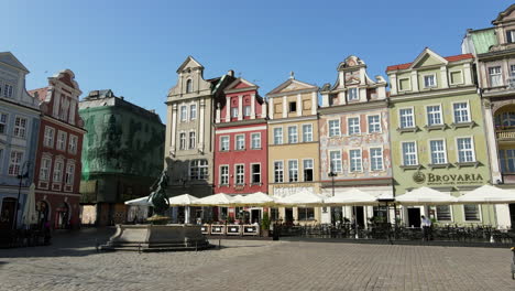 Colorful-buildings-located-on-a-main-square-of-Poznan-City