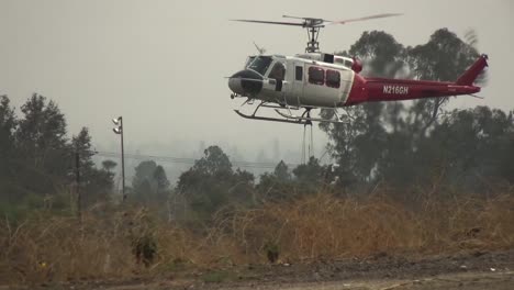 helicopter-helping-to-fight-a-large-wildfire