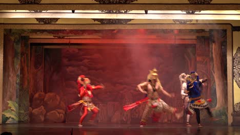 Escena-De-Lucha-épica-De-Wayang-Orang,-Danza-Tradicional-De-Ballet-Javanés