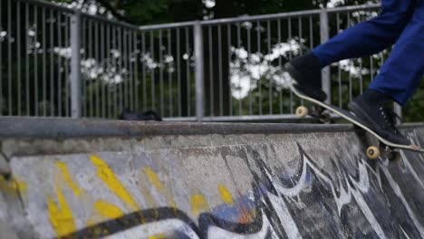 Teenager-skateboarding-at-the-skatepark