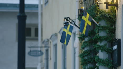 Banderas-Suecas-A-La-Entrada-De-Un-Hotel-En-Hedemora-Durante-La-Pandemia-De-Covid-19
