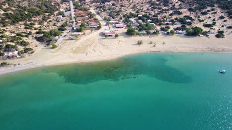 The-Sarakiniko-beach-with-turquoise-sea-on-the-island-Gavdos,-Greece