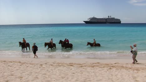Horse-ride-in-the-turquoise-waters-of-Caribbean-sea,-Bahamas