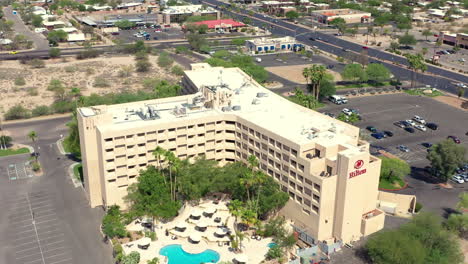 Piscina-Al-Aire-Libre-En-El-Hotel-Hilton-Tucson-East-En-Tucson,-Arizona-Durante-La-Pandemia