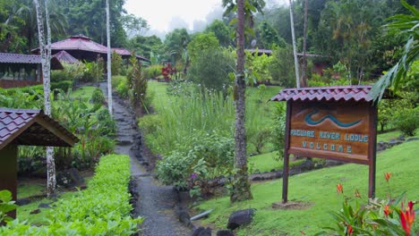 Pacuare-River-Lodge-Rafting-Resort-Im-Dschungel-Regenwald-Von-Costa-Rica,-Weitwinkelaufnahme