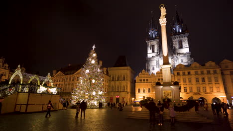 Christmas-market-with-decorated-tree-on-Old-town-square,Prague,evening