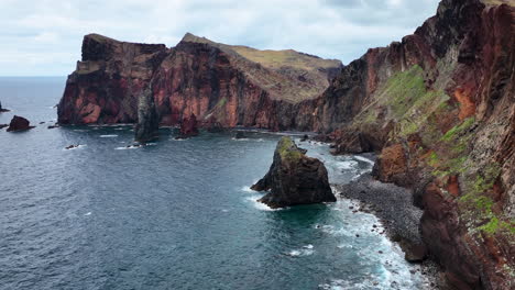 Dramatic-rock-formations-and-rugged-sea-cliffs-of-Ponta-de-São-Lourenço