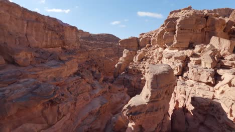 Hohe-Weitwinkelaufnahme-Des-Tals-In-Der-Farbigen-Schlucht-Auf-Der-Sinai-Halbinsel,-Ägypten