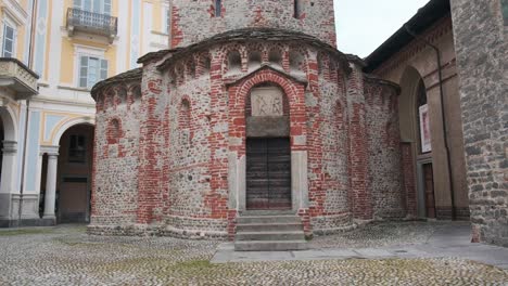 The-italian-Old-Church-Baptistery-of-San-Giovanni-Battista-Tilt-Down-wide-angle-4k-25fps