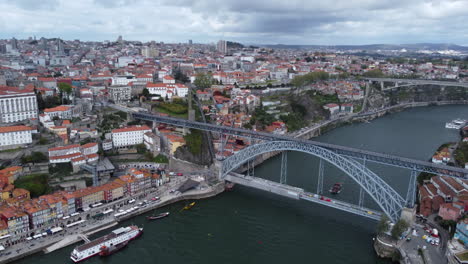 Porto-Stadtszene-Und-Dom-Luis-I-Brücke