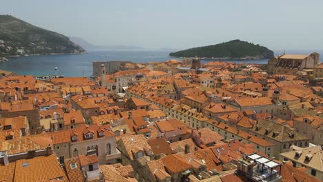 Vista-De-Los-Tejados-Del-Casco-Antiguo-De-Dubrovnik