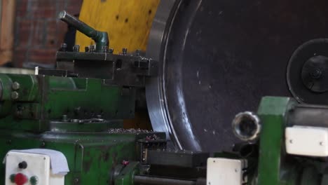 Automatische-Maschine-In-Der-Metallindustrie