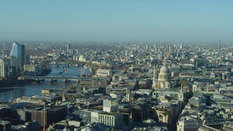 London-skyline-in-the-early-morning,-pan-left-establishing-shot