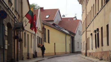 Narrow-Street-in-the-Old-Town-of-Vilnius