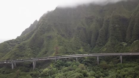 Aerial-view-Oahu's-elevated-H3-freeway