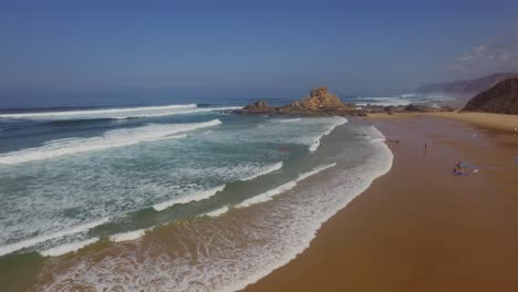 Der-Surfstrand-Von-Castelejo,-Portugal.-Luftaufnahme