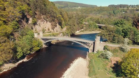 Thomas-Telfords-Craigellachie-Brücke-über-Den-Fluss-Spey-In-Schottland