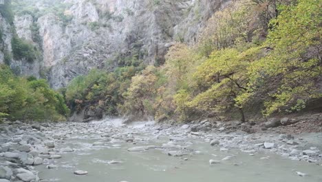 Caminata-Fluvial-En-El-Cañón-Lengarica-Y-Baños-Termales-De-Benja-Permet