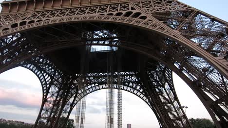 Footage-from-the-base-to-the-top-of-the-Eiffel-Tower,-Paris,-France