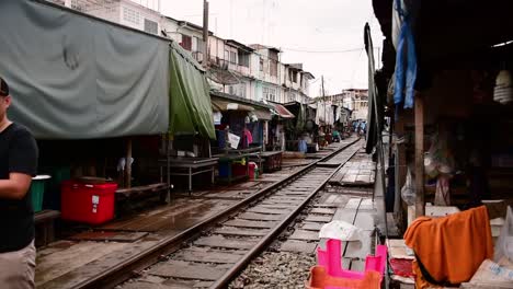 An-exciting-train-ride-to-Mae-Klong-Railway-Market