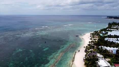 Flug-über-Die-Strandpromenade-Von-Mauritius-Und-Den-Indischen-Ozean,-Mauritius