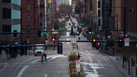 Time-lapse-of-people-and-traffic-flow-on-the-16th-St-Mall-in-Denver,-Colorado
