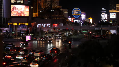 Las-Vegas-Nevada-Nachtzeitraffer-Mit-Verkehr-Und-Menschen-4k