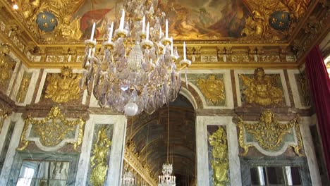 Ceiling-painting-of-the-Versailles-Palace-museum,-Paris,-France