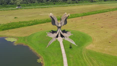 Stone-Flower-monument-to-the-victims-of-atrocities-during-World-War-II-at-the-local-concentration-camp,-Aerial-pan-right-shot