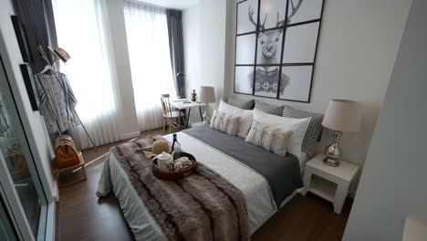 Decoración-Cómoda-Y-Elegante-Del-Dormitorio-Del-Estudio-Del-Apartamento