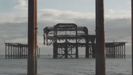 Berühmter-Verbrannter-Pier-In-Der-Stadt-Brighton,-England,-Vereinigtes-Königreich