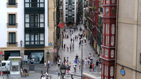 Calles-Abarrotadas-En-Bilbao,-España,-Durante-La-Crisis-Del-Coronavirus
