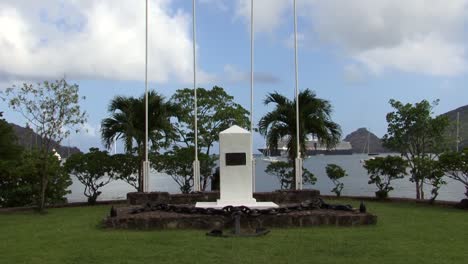 Denkmal-Für-Die-Französischen-Seefahrer-In-Taiohae,-Nuuk-Hiva,-Französisch-Polynesien