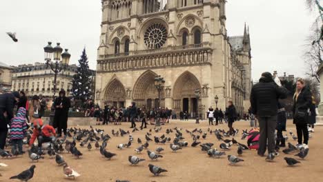 Filmische-Zeitlupenaufnahme-Der-Kathedrale-Notre-Dame-In-Paris-4K