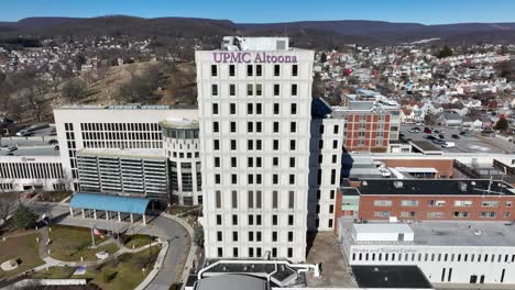 Aerial-establishing-shot-of-UPMC-Altoona-building-in-Pennsylvania