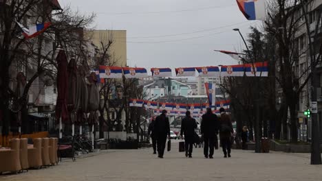 Streetview-of-street-in-northern-or-Kosovska-Mitrovica-with-Serbian-flags