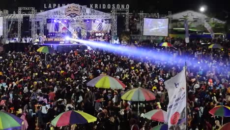 Citizens-at-night-carnival-to-celebrates-the-anniversary-of-city