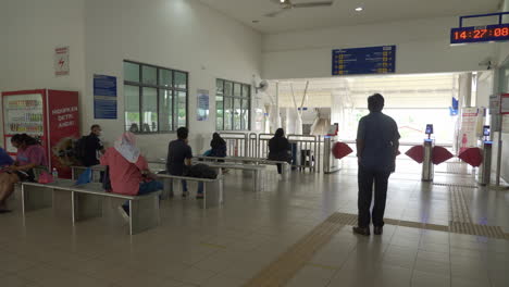 Travelers-wait-on-benches-at-Alor-Setar-train-station-in-Malaysia