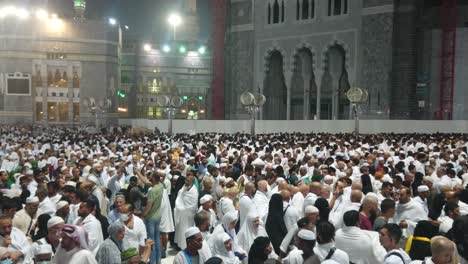 Hajj-or-Umra-crowd-at-Mecca