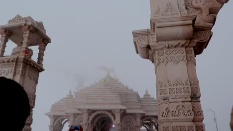 Antike-Indische-Tempelkuppelarchitektur-Am-Tag-Aus-Verschiedenen-Blickwinkeln.-Das-Video-Wurde-Am-10.-Juli-2022-In-Pawagarh,-Gujrat,-Indien,-Aufgenommen