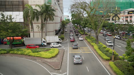 Stadtverkehr-In-Der-Innenstadt-Von-Kota-Kinabalu-–-Erhöhte-Aussicht-Von-Der-Sky-Bridge